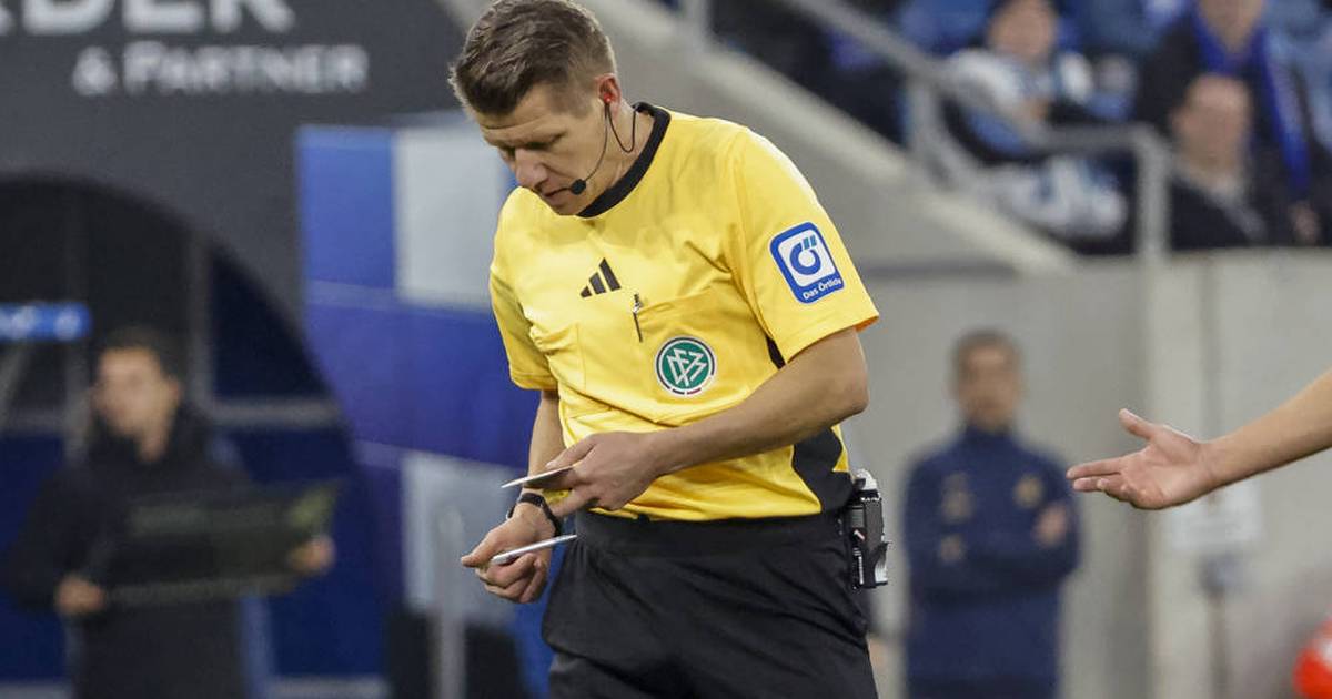 Kurioser Schiedsrichter-Moment in der Bundesliga