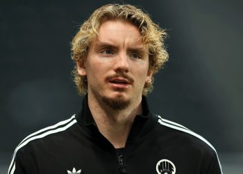 „Gesten, die unseren Sport ausmachen“: Nationalspieler Nick Woltemade überreichte einen ganz besonderen Preis