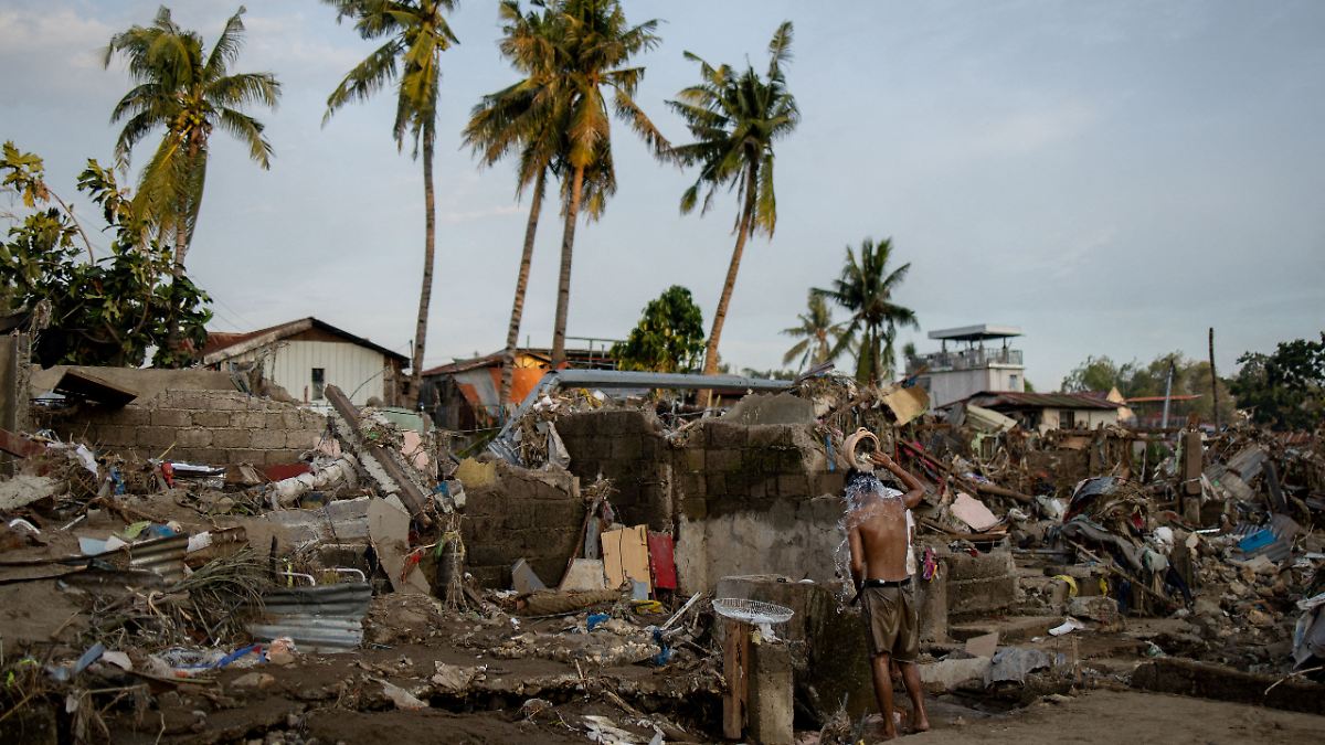 Nächster Tropensturm wütet: Menschen auf den Philippinen fliehen vor Supertaifun „Fung-Wong“