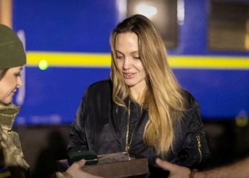 Hollywoodstar: „Drohnen, die Menschen verfolgen und jagen“ – Angelina Jolie ist entsetzt, als sie die Ukraine besucht