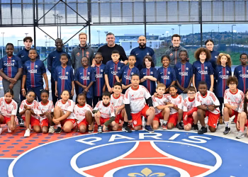 Der FC Bayern und PSG haben sich für einen guten Zweck zusammengeschlossen