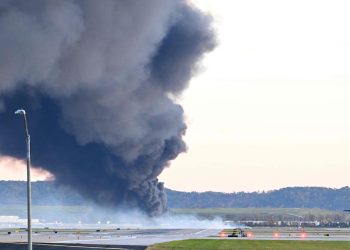 Kentucky: Explosion und Großbrand nach Absturz eines Frachtflugzeugs – mehrere Tote und Verletzte
