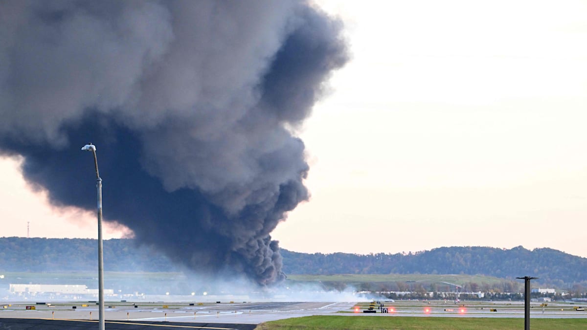 Kentucky: Explosion und Großbrand nach Absturz eines Frachtflugzeugs – mehrere Tote und Verletzte