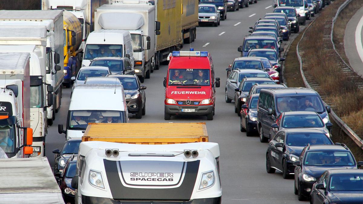 Unfall auf der A30 bei Hasbergen: Staus und lange Wartezeiten