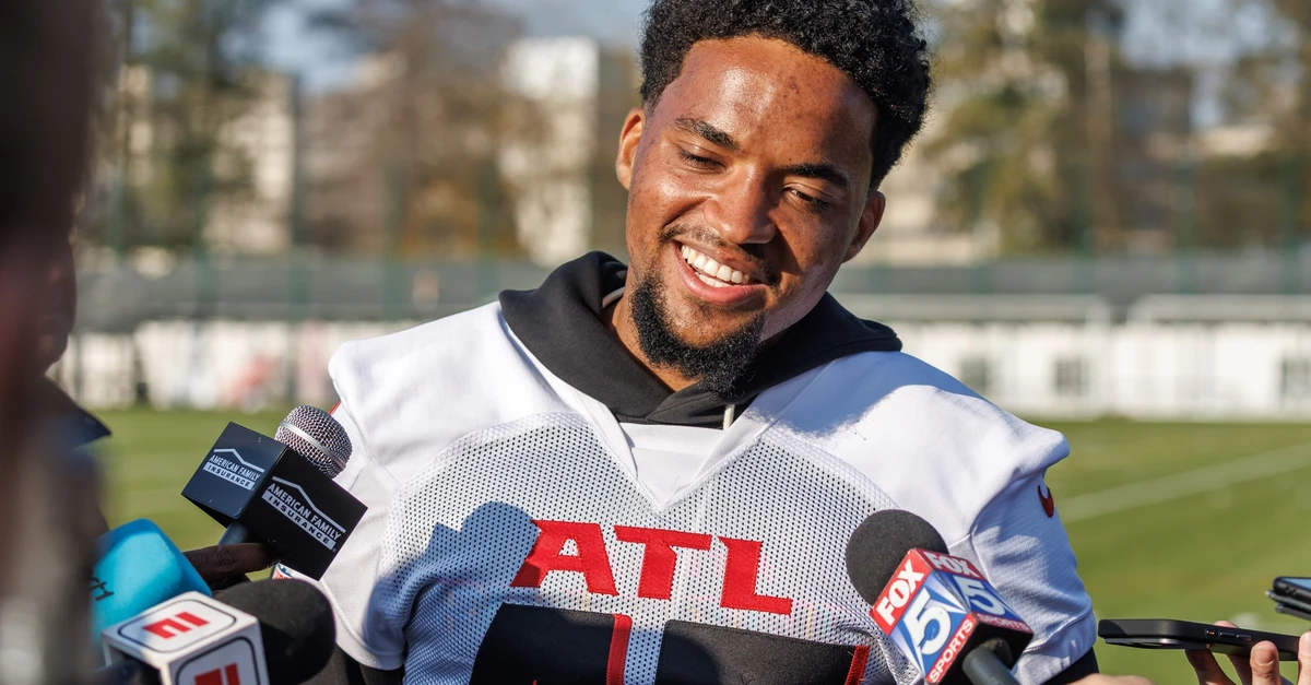 Lenny Krieg steckt bei den Atlanta Falcons in einer Zwickmühle