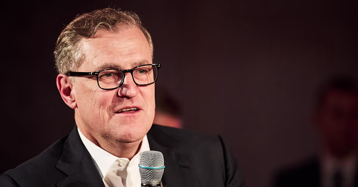 Dreesen lobt die Mannschaft und dankt den Fans des FC Bayern