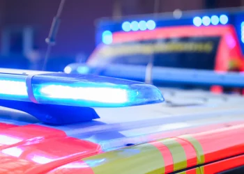 Passau: Auto erfasst junges Paar – 84-Jährige sitzt am Steuer – Bayern