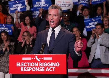 Der Tag: „Horror“ über der Toilette im Weißen Haus: Newsom-Deals gegen Leavitt