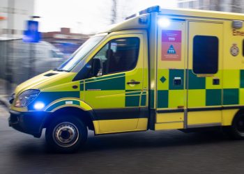 Mit einem Messer in den Hals gestochen