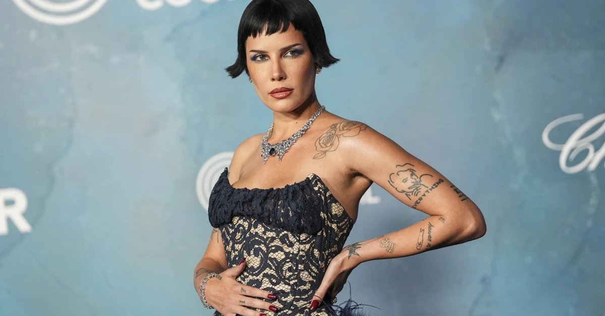 Sängerin Halsey landet nach ihrem eigenen Konzert in der Notaufnahme