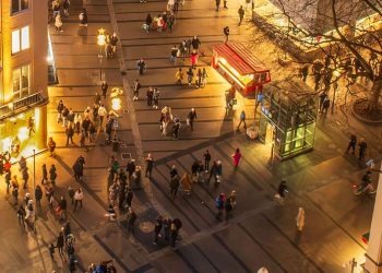 Die Insolvenz trifft eine bekannte deutsche Modekette mit 90-jähriger Tradition