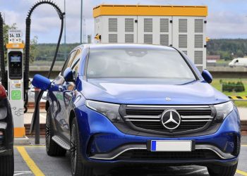 Lange Distanz ohne Pause? Mercedes macht das Laden von E-Autos blitzschnell