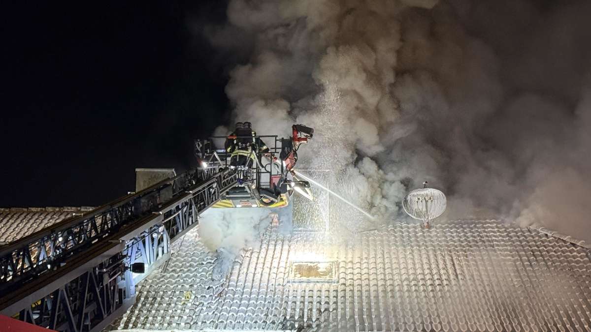 Haus nach Explosion in Vollbrand