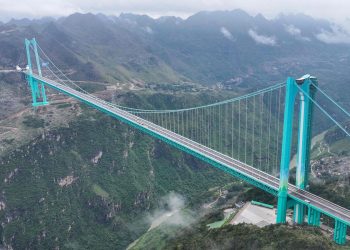 Neue Brücke teilweise eingestürzt – Video zeigt den Einsturz