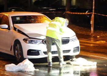 75-Jähriger bei Unfall in Hellersdorf unter Auto eingeklemmt