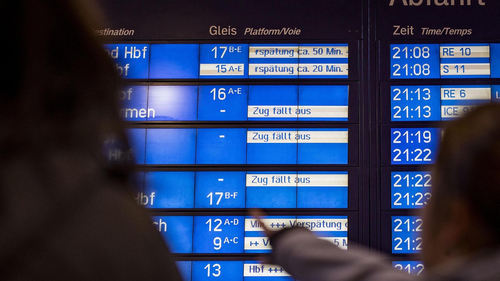 Zug kollidiert in Essen mit E-Scooter