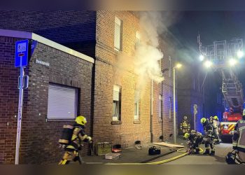 Großeinsatz der Feuerwehr in Schalke-Nord: Zimmerbrand endet tödlich