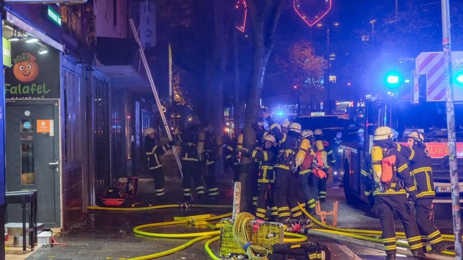 Brand im Restaurant auf der Reeperbahn – Großeinsatz auf St. Pauli – Hamburger Abendblatt