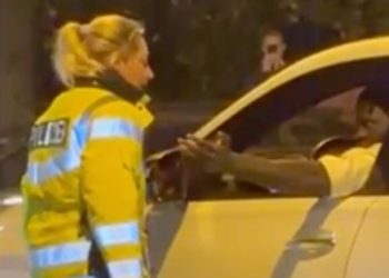 Verkehrskontrolle in Bremen: Werder-Star Bonifatius von Polizei angehalten | Regional