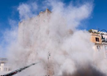 Der historische Turm Torre dei Conti stürzte auf dem Kaiserforum in Rom ein