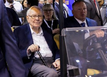 Warren Buffett stärkt seinen designierten Nachfolger bei Berkshire Hathaway – und spendet 1,3 Milliarden