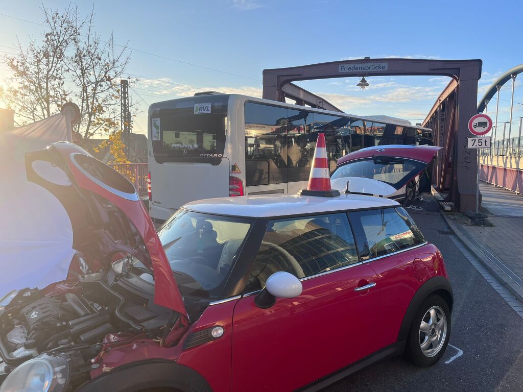 Tödlicher Unfall in Weil am Rhein – Linienbus erfasst mehrere Menschen – Weil am Rhein