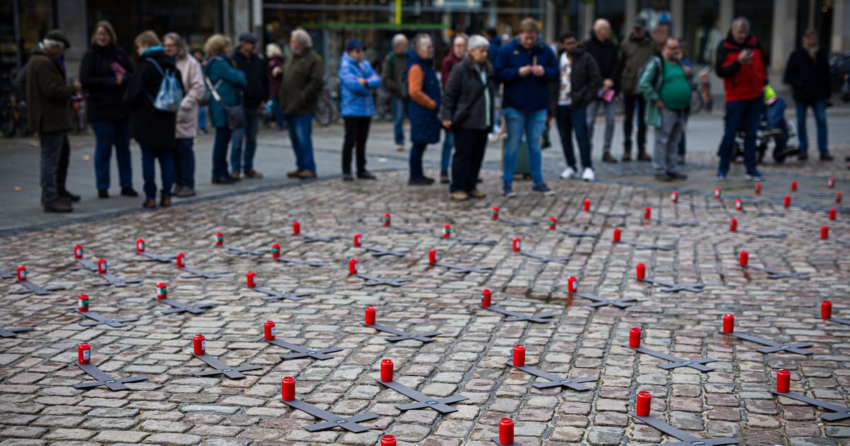 50 Menschen demonstrieren gegen die Wahl von Anne Spiegelv