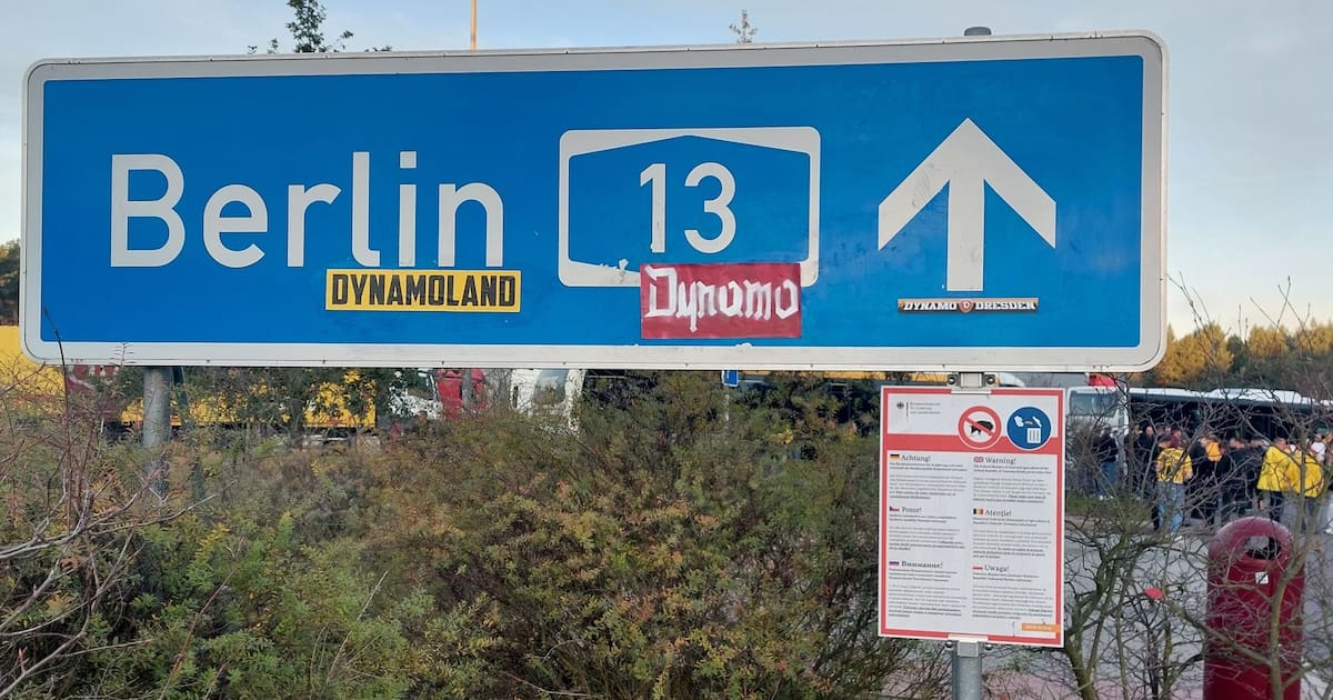 Fans von Dynamo Dresden rollen Richtung Berlin