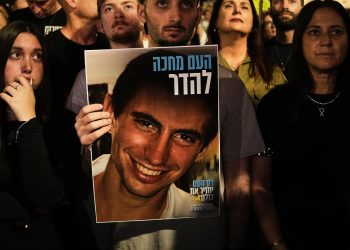 Ehemalige Hamas-Geiseln fordern die Rückgabe der verbleibenden Leichen