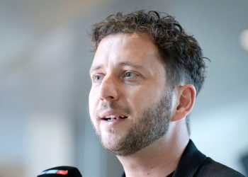 Banaszak rechnet mit der Kanzlerin ab: „Merz hat beschlossen, die Klimapolitik herunterzufahren“