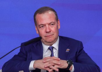 „Belgien wird verschwinden“: Medwedew und Belgiens Verteidigungsminister beleidigen sich im Internet gegenseitig