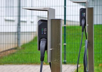 E-Autos sind unnötig teuer beim Tanken: Die Monopolkommission kritisiert die Preise der Ladesäulen als zu hoch