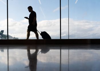 Verkehrsminister schlägt Alarm: US-Shutdown droht den Flugverkehr ins Chaos zu stürzen