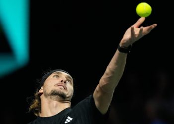 „Ganz dumm am Anfang“: Zverev besiegt endlich seinen Angstgegner in Paris