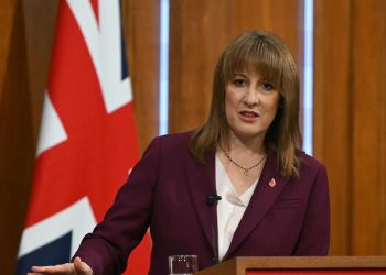 Bricht Labour Wahlversprechen?: Britische Regierung stimmt Steuererhöhungen zu