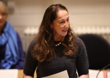 Bei Messerangriff verletzt: Stalzer als Bürgermeister von Herdecke vereidigt