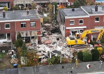 Leichenspürhunde im Einsatz: Hausexplosion: Retter stellen Suche nach 83-Jährigem ein