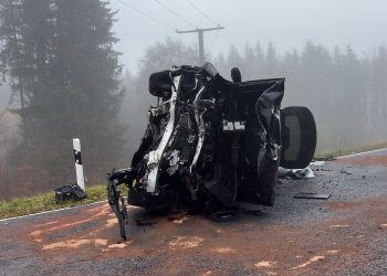 Täter leicht verletzt: 16- und 19-Jährige sterben bei Frontalunfall in Bayern