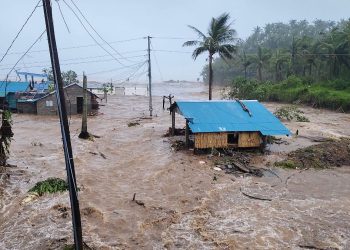 Warnungen und Flugausfälle: Zwei Menschen sterben bei Vorboten des Supertaifuns „Fung-Wong“