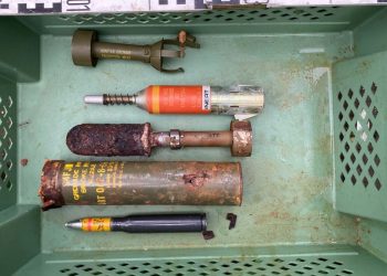 Augsburg: Polizei entdeckt illegales Waffenlager im Haus eines verstorbenen Rentners – Spiegel