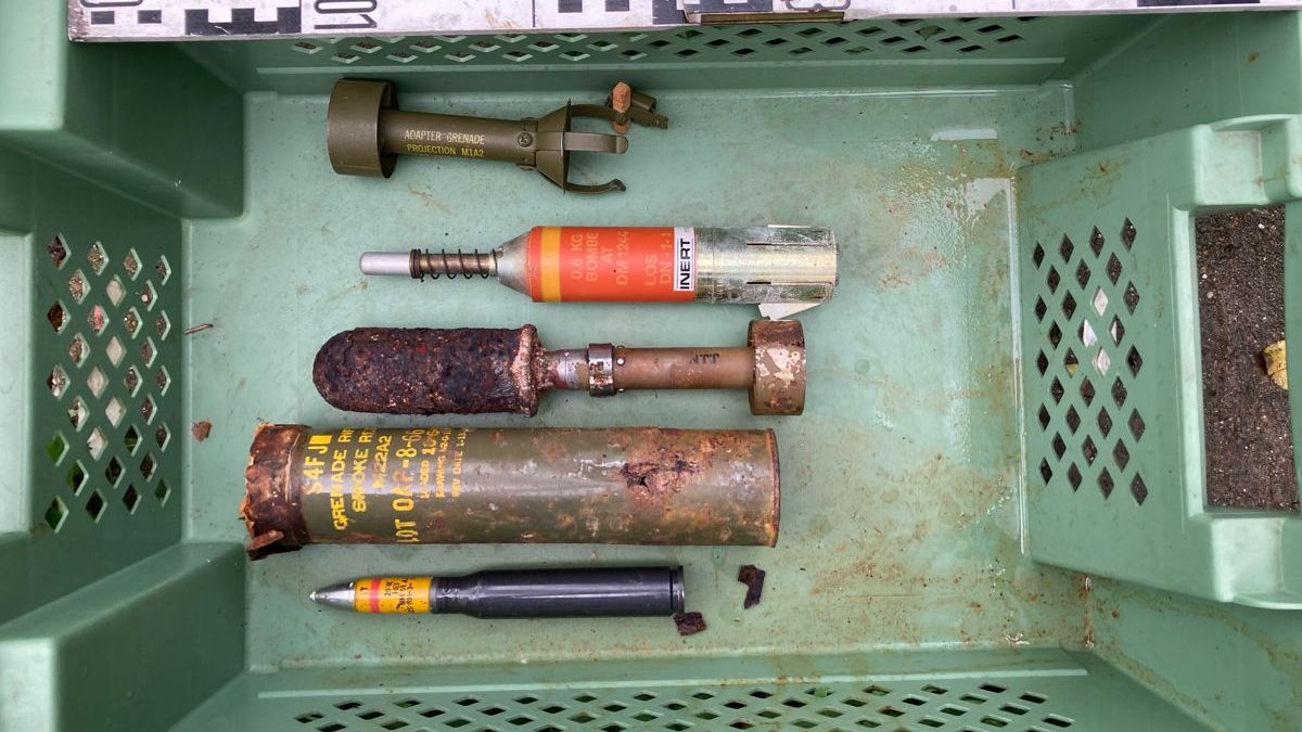 Augsburg: Polizei entdeckt illegales Waffenlager im Haus eines verstorbenen Rentners – Spiegel