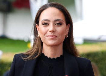 Lederhosen treffen auf Blazer: Franca Lehfeldt überzeugt mit Stil