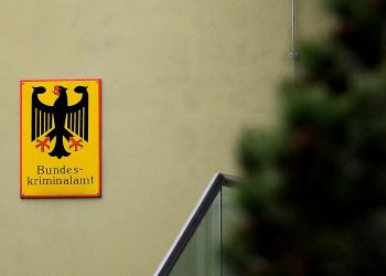 Online-Betrug: Menschen in 193 Ländern betrogen – Ermittler gehen weltweit gegen mutmaßliche Online-Betrüger vor – Spiegel