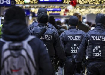 BVB- und Schalke-Fans streiten sich am Kölner Hauptbahnhof