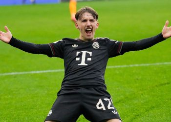 Sporttag: Stars des FC Bayern kümmern sich um das Wunderkind