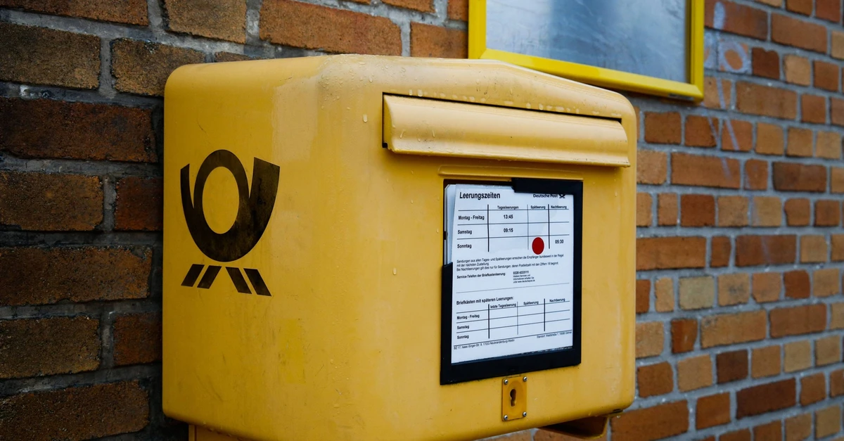 Die Deutsche Post äußert sich zur hitzigen Debatte um KI-Briefmarken
