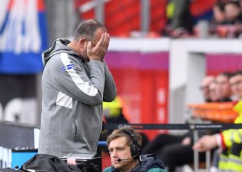1. FC Heidenheim: Trainer Schmidt wendet sich ab! Profis müssen sich nach 0:6-Debakel melden | Sport