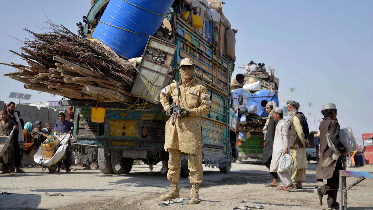 Afghanen in Pakistan bitten Bundeskanzler Merz um Hilfe – Politik