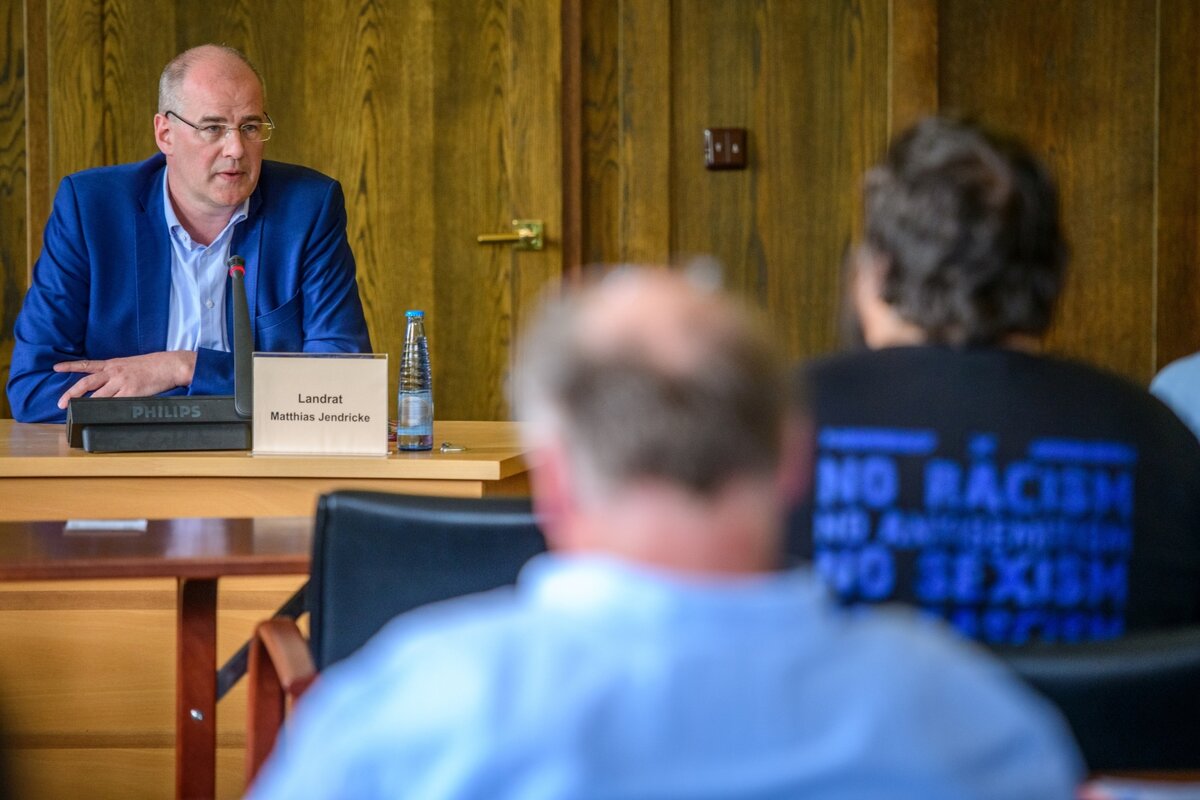 „Arbeitspflicht“ für jugendliche Arbeitslose: Um 7 Uhr klingelt das Ordnungsamt