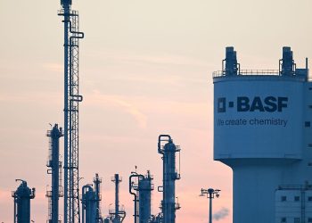 Der Börsentag: BASF fährt die Produktion in der umstrittenen Milliardenfabrik in China hoch